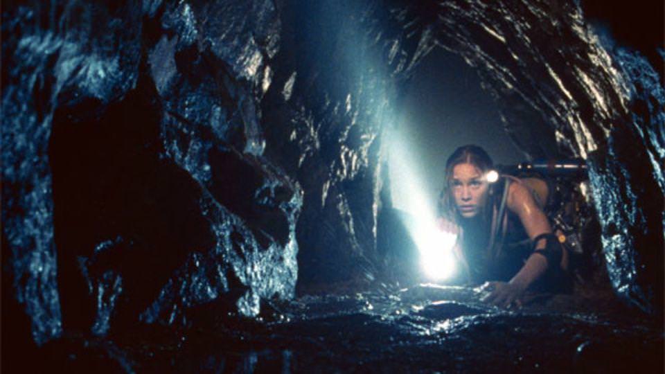 実はドラマ界のスターが集結していた The Cave 地獄の変異 極限のモンスター パニックを体感せよ